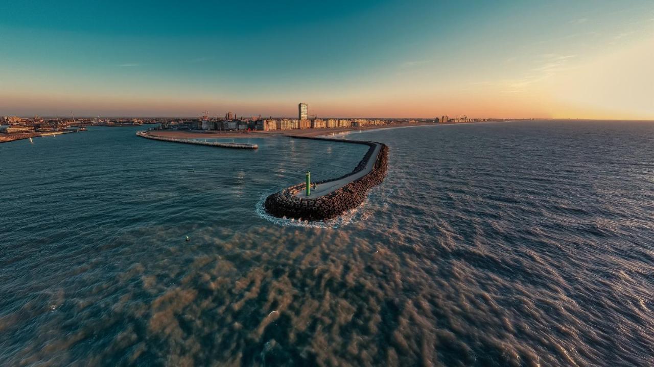 Central Park Tower Sea View Residence With Pool And Gym أوستيند المظهر الخارجي الصورة